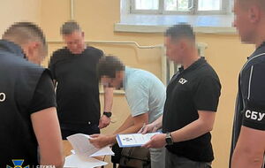 Ексчиновників підозрюють у закупівлі неякісного спорядження для військових