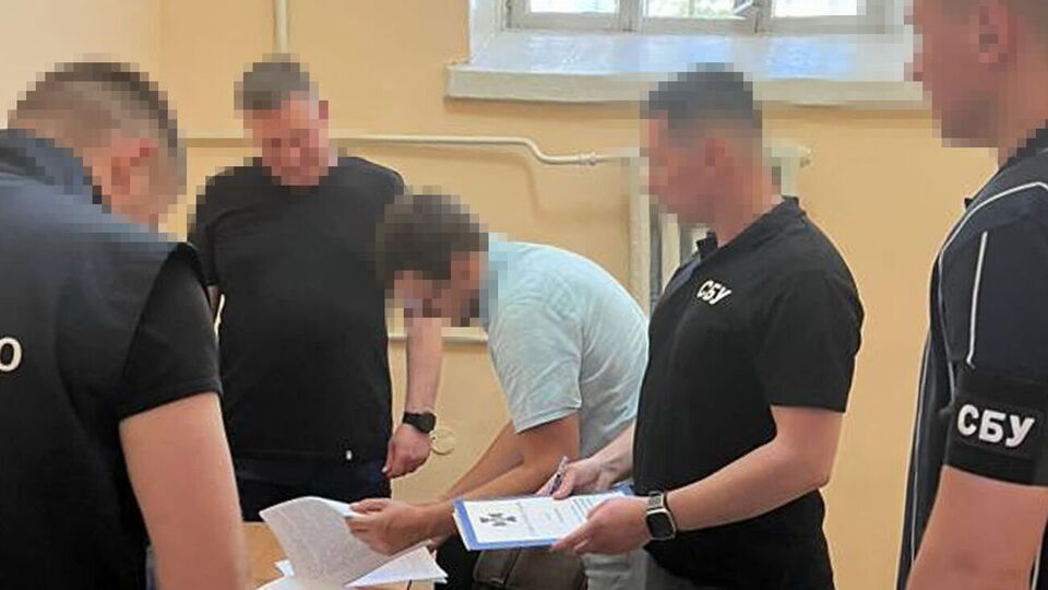 Экс-чиновников подозревают в закупке некачественного снаряжения для военных
