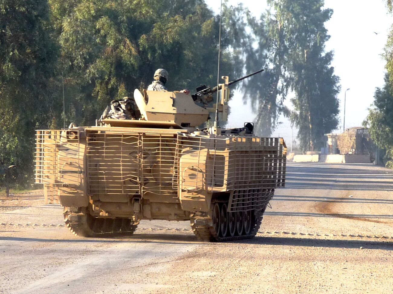 Бронетранспортеры перед отправкой в Украину отремонтируют