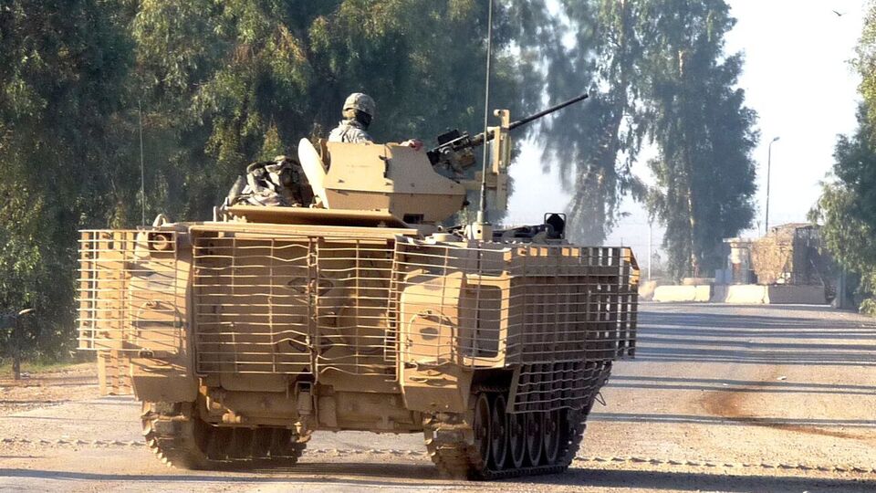 Бронетранспортеры перед отправкой в Украину отремонтируют