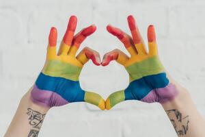В июне каждый год во всем мире отмечают месяц прайда за права ЛГБТ-сообщества