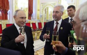 Путін, за відгуками оточення, не п'є. Однак на публіці став з'являтися з келихом