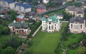 На Рублевке живет российская элита, там находится и резиденция Путина