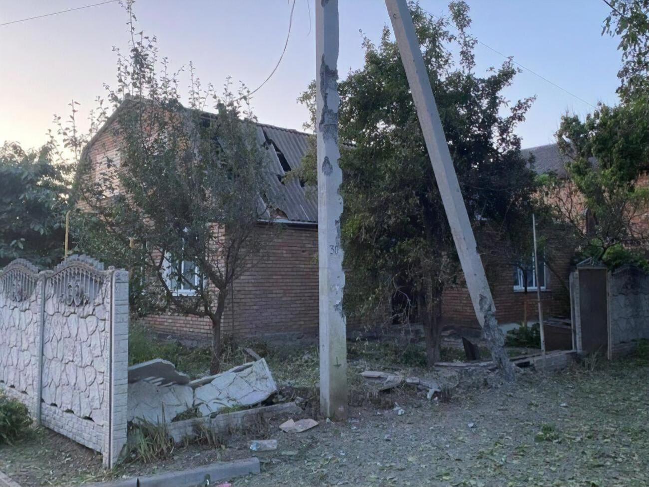 В результате российских обстрелов из реактивных систем залпового огня зафиксированы разрушения инфраструктуры, пострадали мирные жители