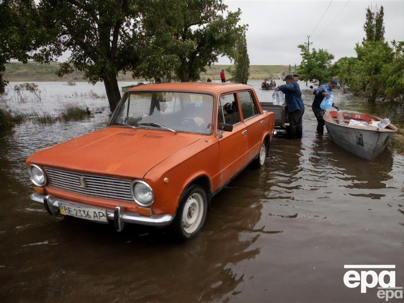 Неконтролируемый паводок после разрушения дамбы снижается