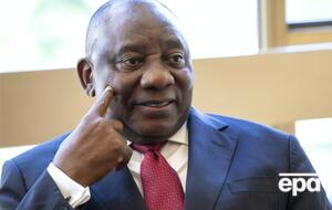 По данным издания Daily Maverick, польская сторона задержала самолет со 120 служащими сопровождения Рамафосы