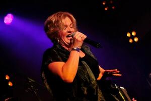 Саша Белина перепела песню "Сніг на зеленому листі"