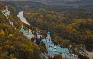 Документы на лавру следует оформить "по закону, чести и совести", считает глава ОВА