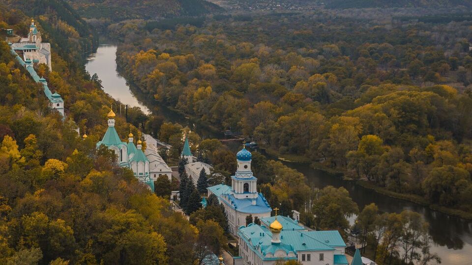 Документы на лавру следует оформить "по закону, чести и совести", считает глава ОВА