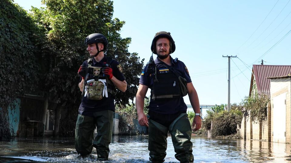 Подтопленными из-за подрыва Каховской ГЭС остаются 1300 домов, 1274 – на территории Херсонской и 26 – Николаевской областей, отметили в МВД Украины