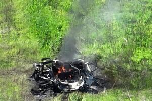 Оккупанты ударили ракетой по гражданскому автомобилю