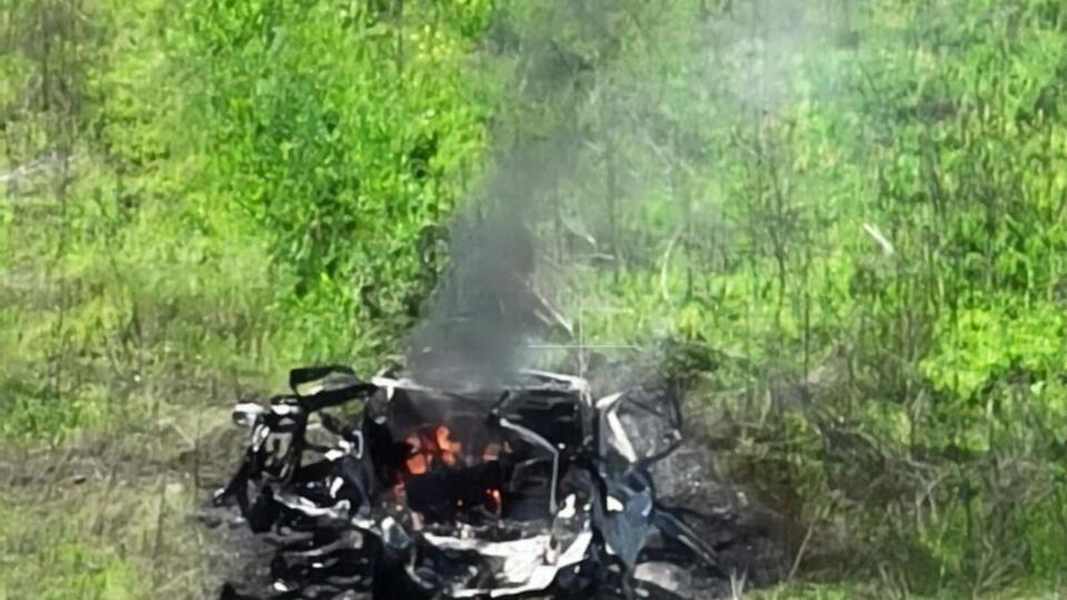 Оккупанты ударили ракетой по гражданскому автомобилю