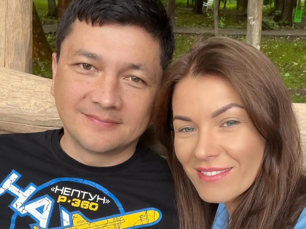 Кім разом із дружиною Юлією виховує трьох дітей