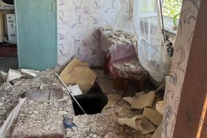 Женщина показала свой дом после ракетного обстрела