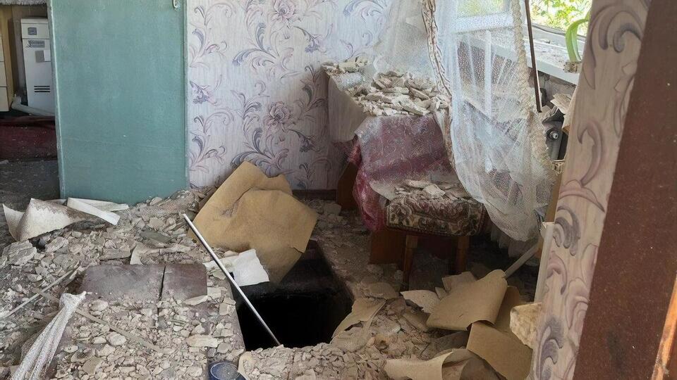 Жінка показала свій будинок після ракетного обстрілу
