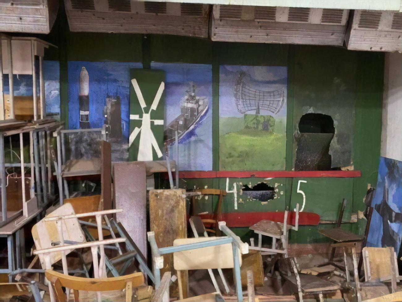 Родители жалуются, что в школе разбиты входные лестницы, фасад здания