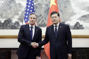 Блинкен 18 июня впервые встретился с Цинь Ганом