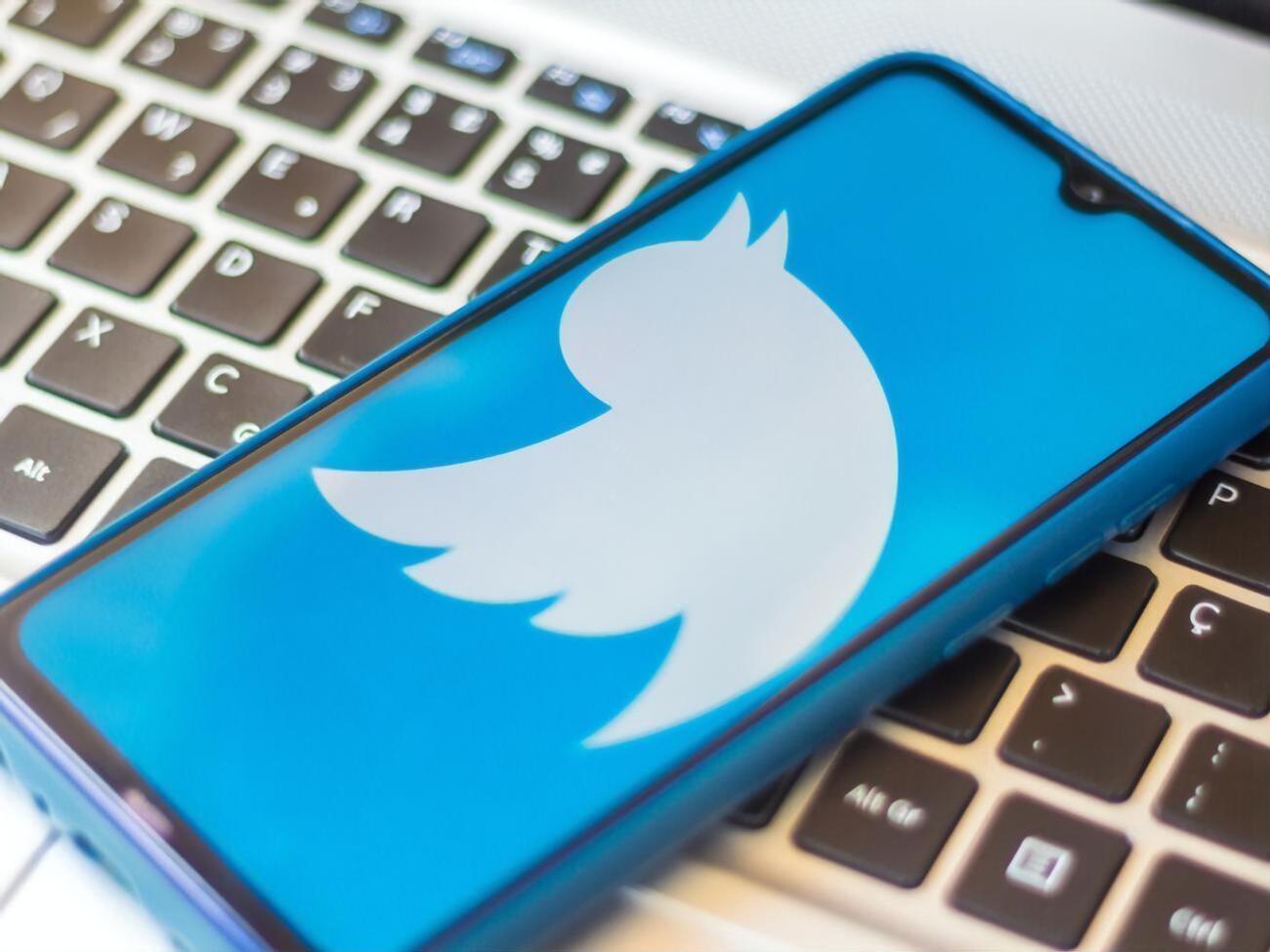 Команда Twitter продолжает находить теневые запреты, спрятанные глубоко в коде соцсети