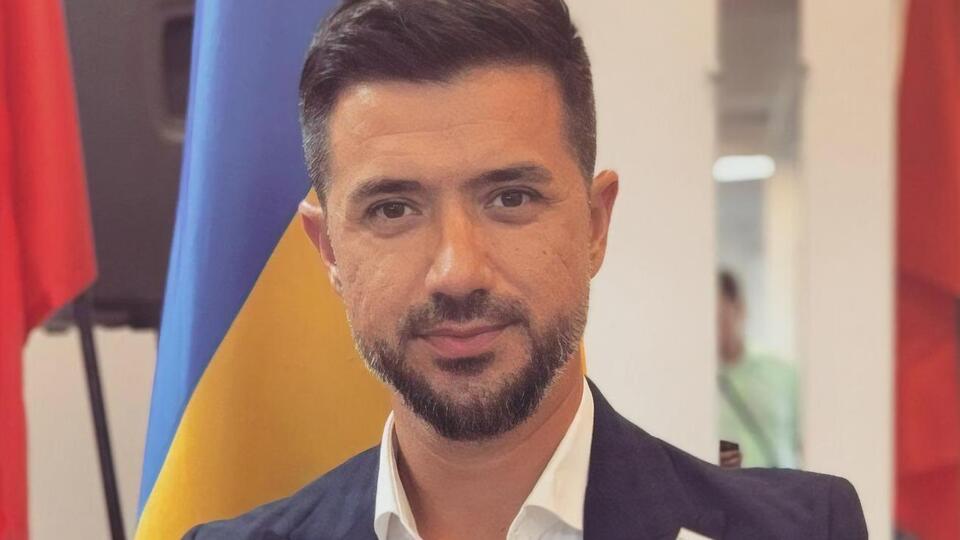 Після широкомасштабного вторгнення країни-агресора РФ Налчаджиоглу живе і працює в Україні