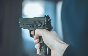 Сотрудник ТЦК открыл стрельбу из стартового пистолета