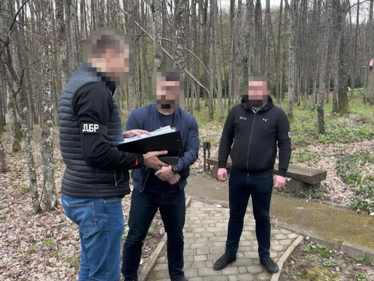 Детективи затримали співробітника УСР під час отримання частини хабаря в розмірі $30 тис.