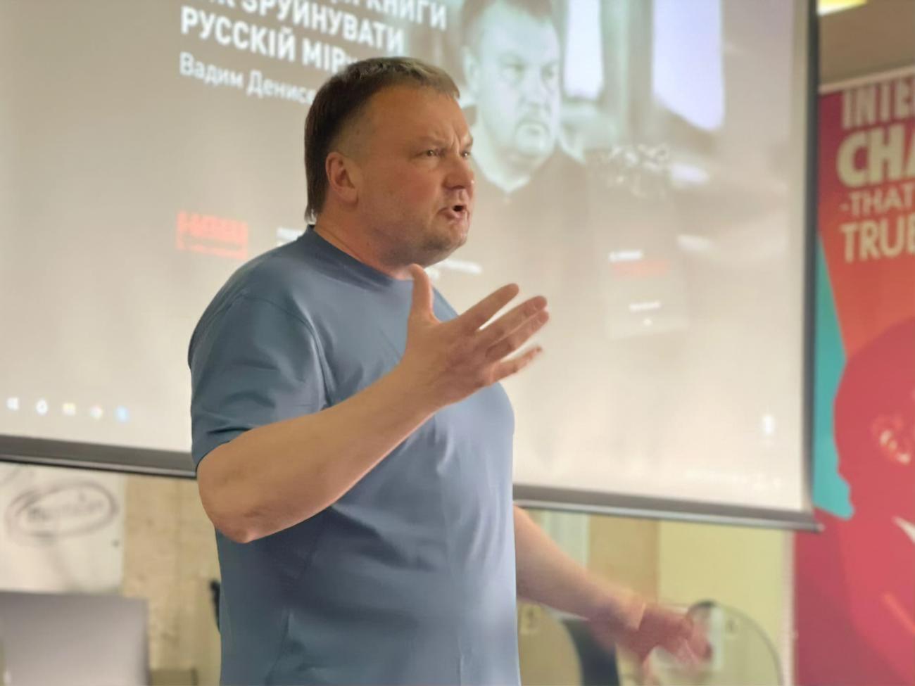 Россия объявила победу в войне и сейчас будет пытаться максимально качнуть срачи и "зрады" внутри Украины. Поэтому включайте голову