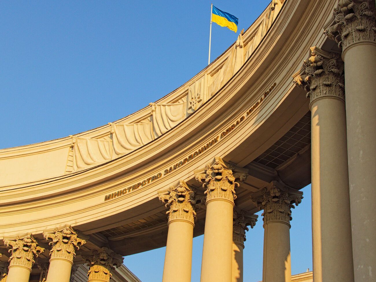 МИД Украины обратился к венгерской стороне с требованием немедленно допустить украинского консула к украинским военнопленным