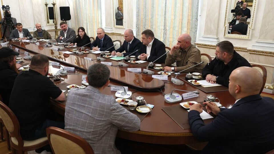 Встречу с "военкорами" Путин проводил 13 июня