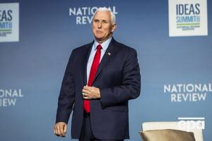 Пенс заявив, що, надавши Україні можливість відбити вторгнення РФ, США надішлють "оглушливий сигнал" Китаю