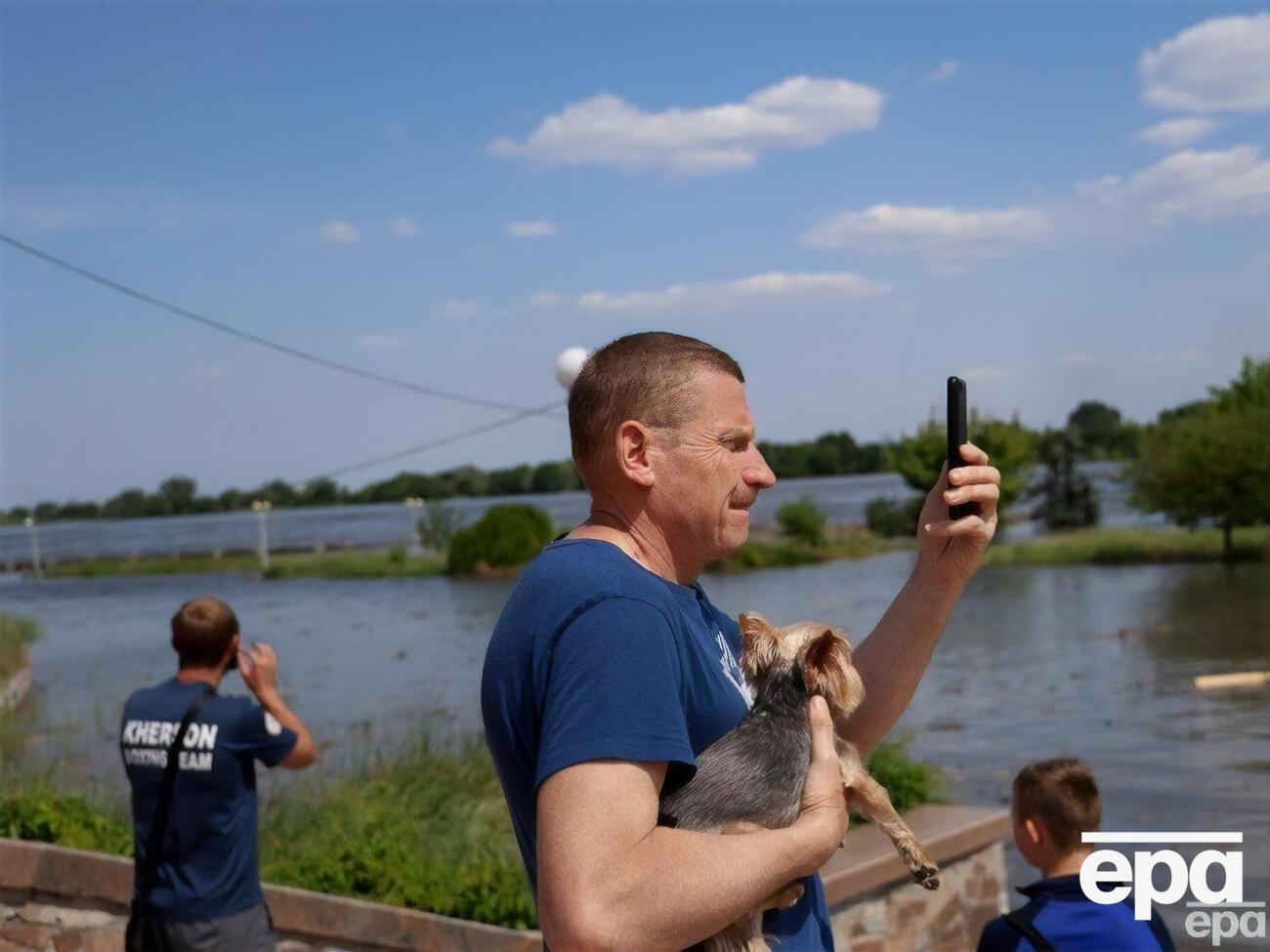 На подвергшихся затоплению территориях фиксируют загрязнение воды