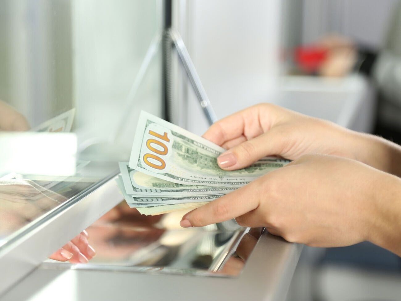 Гетманцев назвал ситуацию с обменом "изношенных" купюр теневым заработком на людях