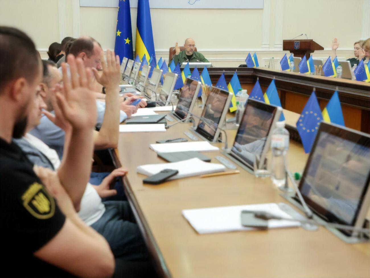 Правительство приняло ключевое решение для макрофинансовой стабильности Украины, заявил Шмыгаль