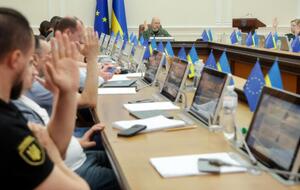 Правительство приняло ключевое решение для макрофинансовой стабильности Украины, заявил Шмыгаль