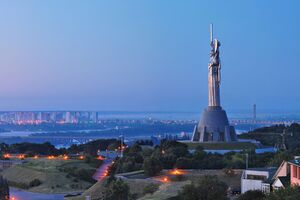 Атака на Київ була комбінованою – дронами й крилатими ракетами одночасно, говорять у КМВА