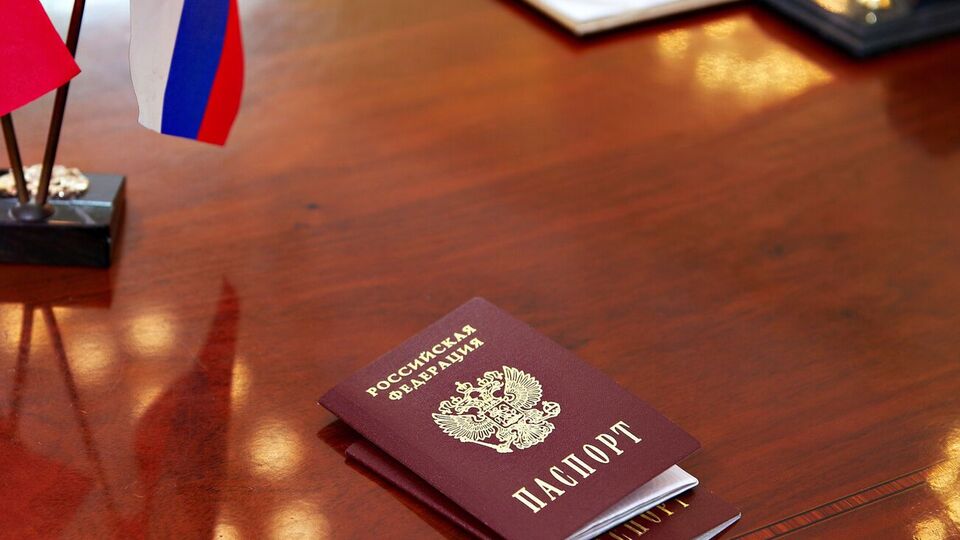 Украинцам, которые отказываются от российских документов, оккупанты угрожают депортацией, конфискацией имущества и принудительным выселением из собственных домов, сообщают в Генштабе