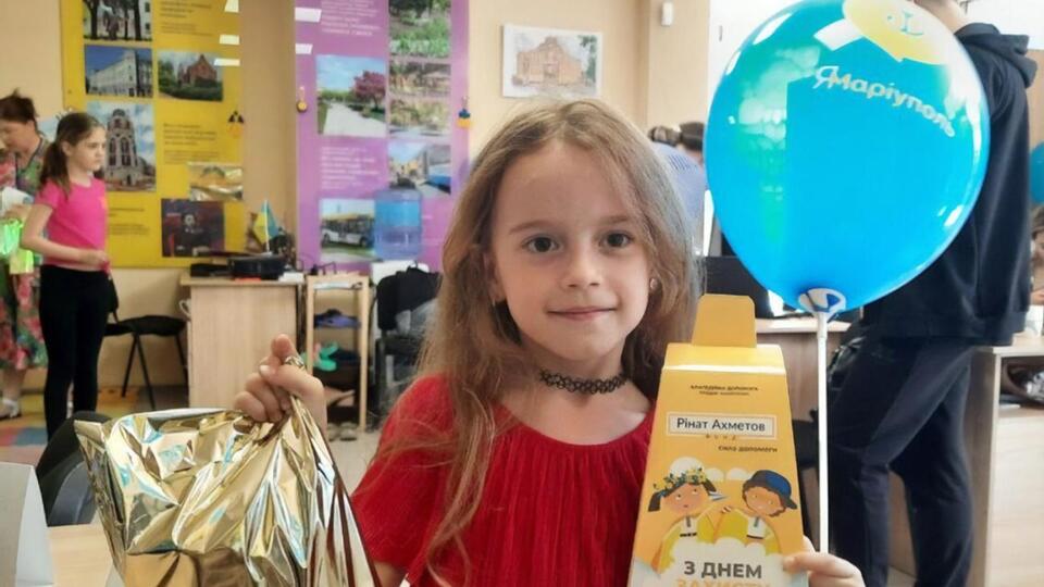 Подарунки почали отримувати діти в різних регіонах України