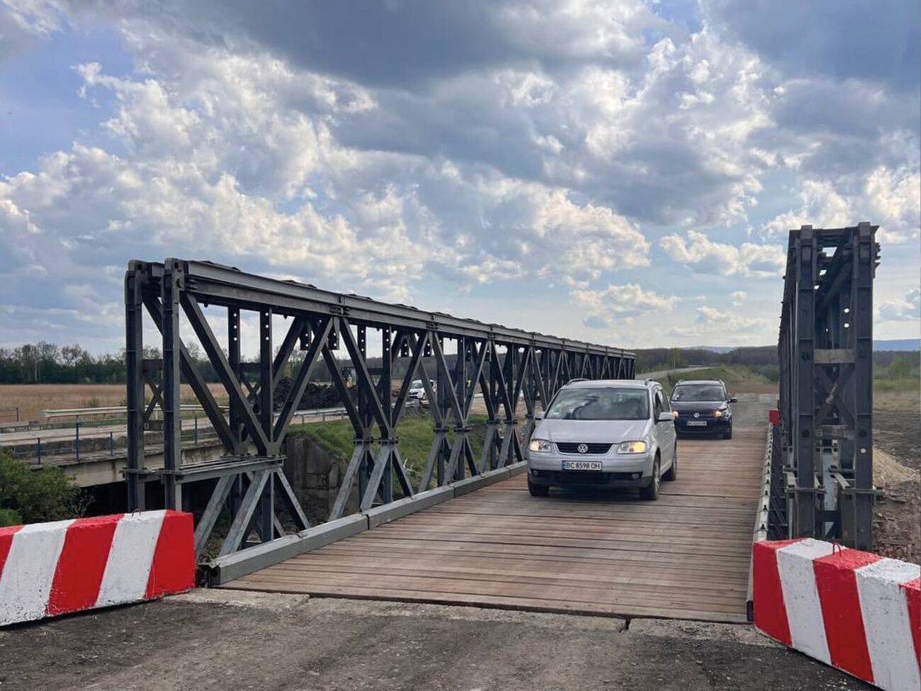 Пріоритетом буде налагодження переправ у регіонах, де здійснюють евакуацію і порушено гуманітарну логістику