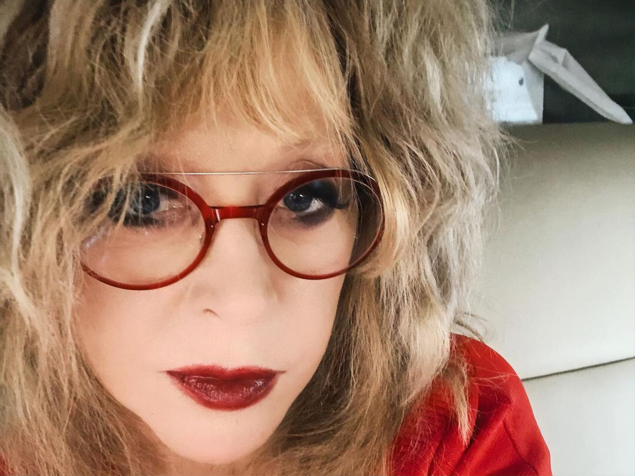 Пугачева обнародовала поэтические строки