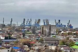 Удень 2 червня в районі порту Бердянськ пролунали вибухи