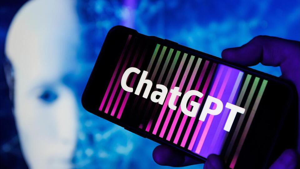 ChatGPT для iOS – це перший офіційний застосунок під цей сервіс від OpenAI