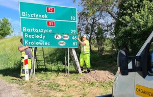 Некоторые из знаков заменят полностью, на некоторых переклеят название