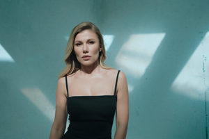 Омаргалієва: Я хочу, щоб ця пісня допомогла кожній дівчині впоратися у такий складний час