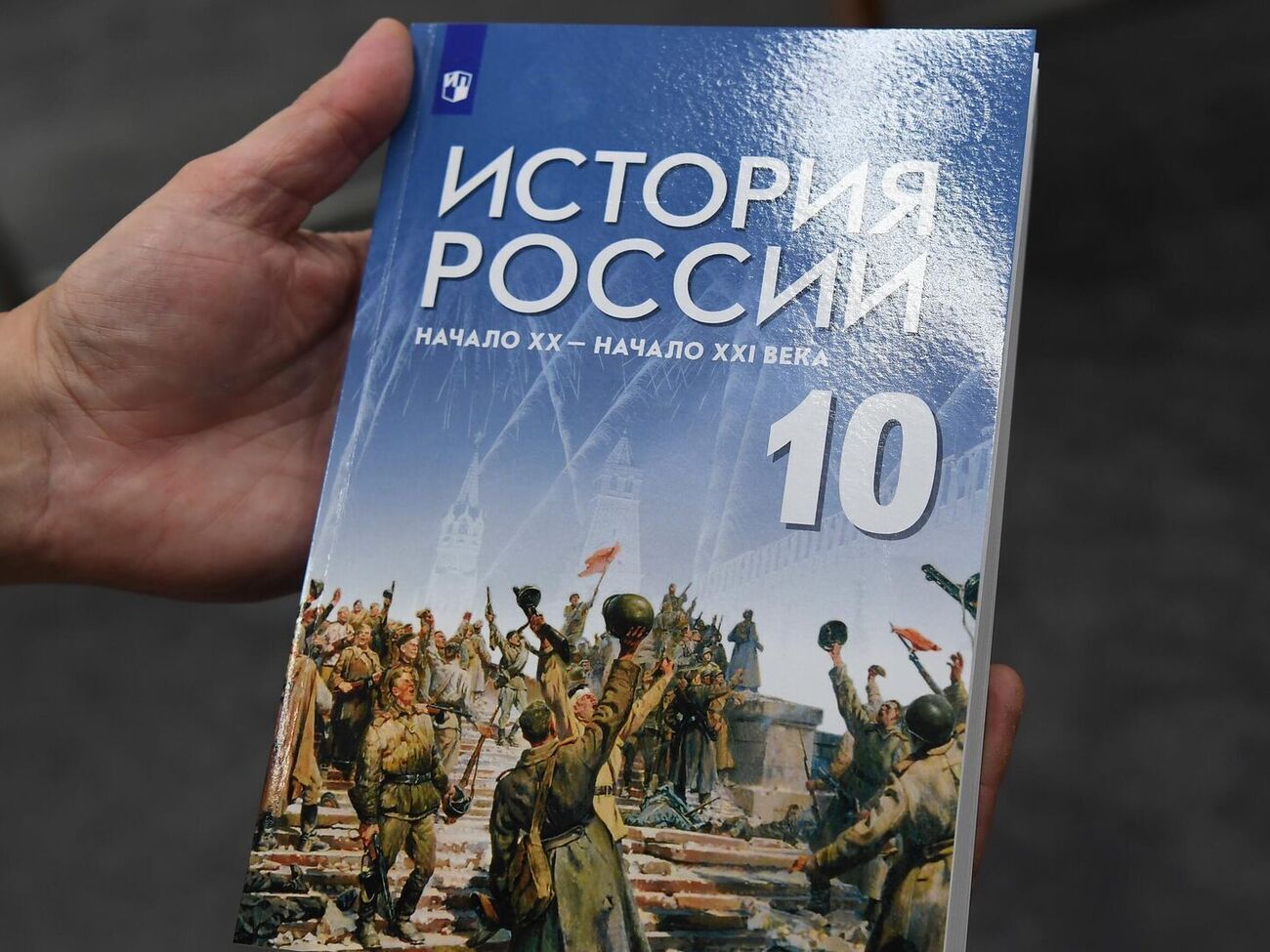 Підручники за новою програмою мали намір використовувати вже з 1 вересня