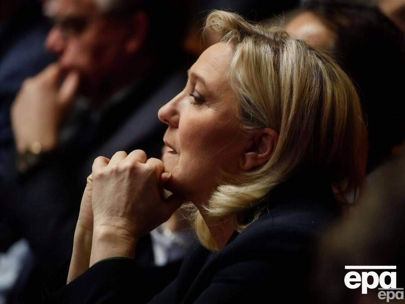 У звіті йдеться, що позиція Ле Пен і її партії щодо Криму збігається з позицією Росії