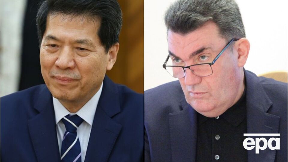 Данилов (справа) прокомментировал слова Ли Хуэя о том, что Украина и РФ "не закрыли двери для мирных переговоров"