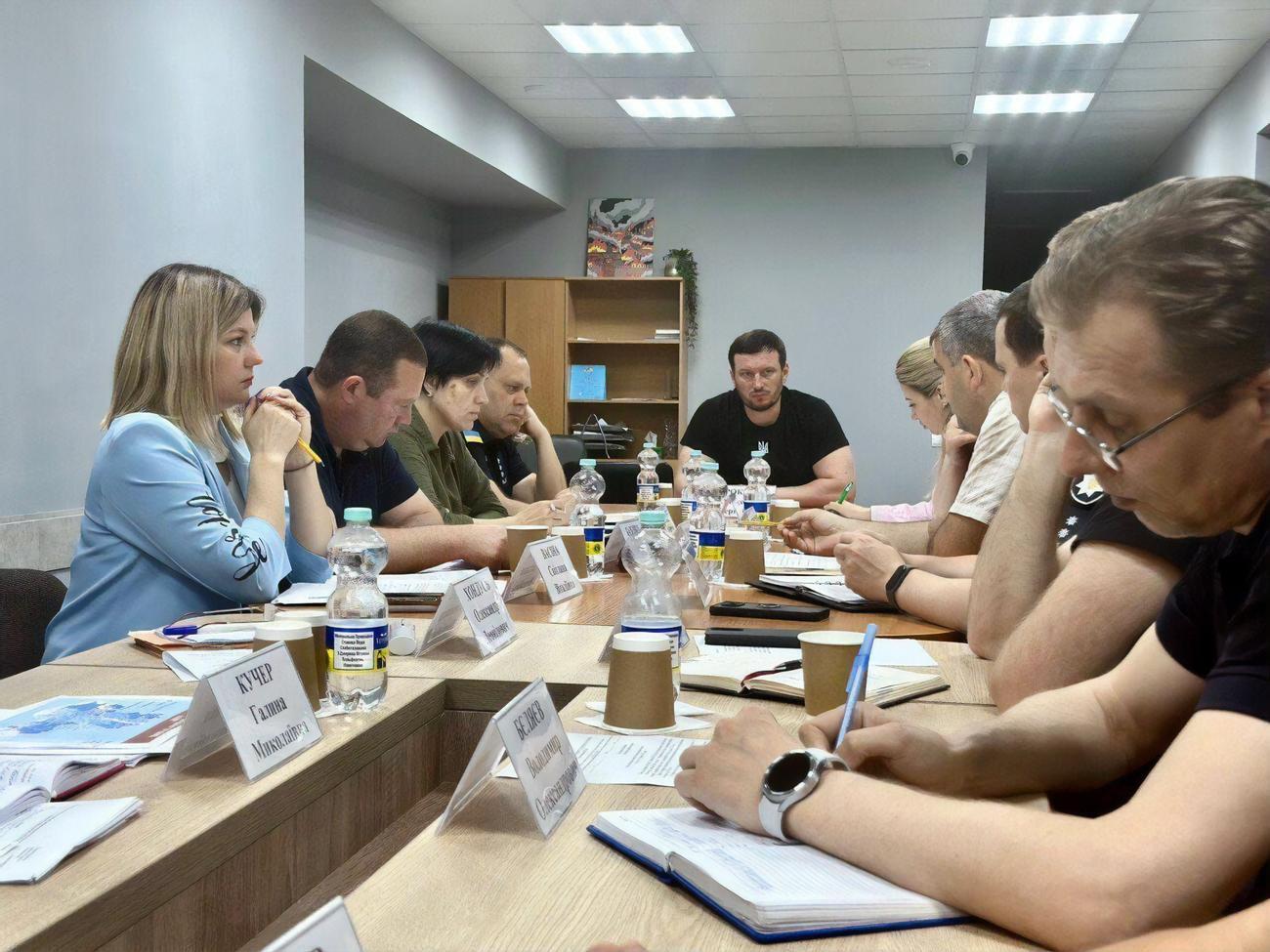 Прокудін (по центру) попросив жителів Херсонської області "зберігати спокій"