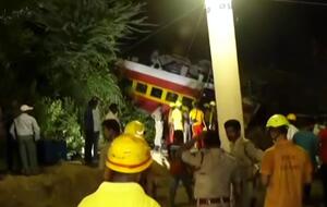 По предварительным данным, два поезда выехали на одну колею