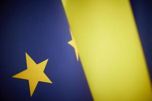 Отчет ЕС по выполнению Украиной условий для начала переговоров о вступлении в ЕС будет "умеренно позитивным", пишет Reuters