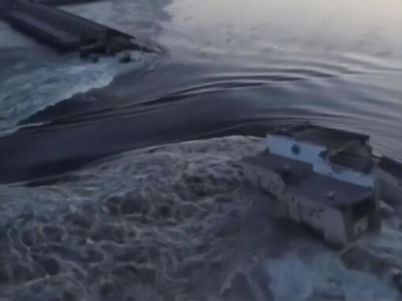 Унаслідок підриву дамби окупантами ГЕС було зруйновано