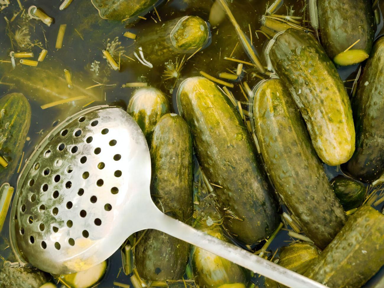 Стоит обратить внимание на консистенцию огурцов